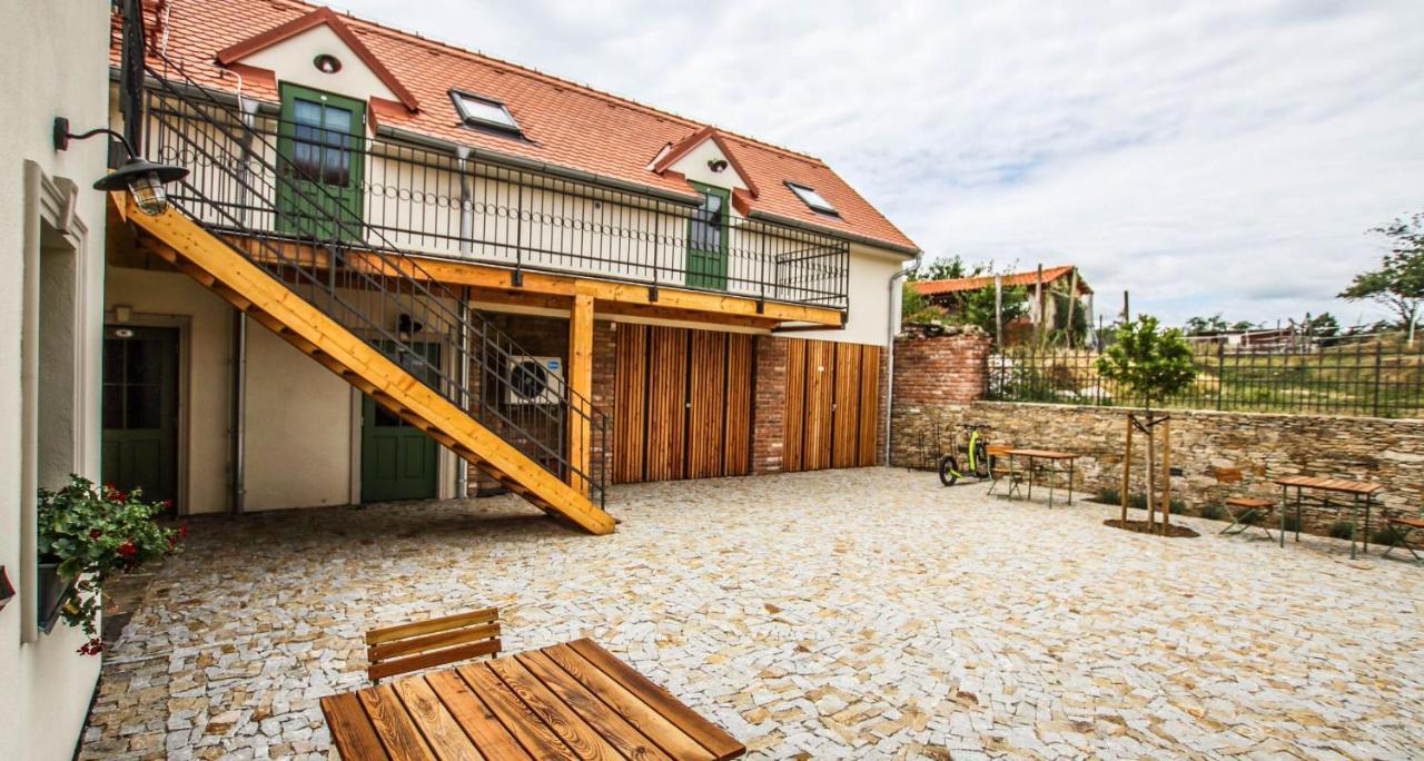 Penzion A Bistro Stary Kopec Znojmo Eksteriør billede
